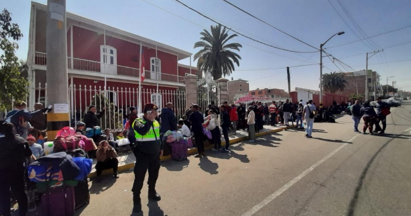 Después de casi 10 semanas pernoctando frente a la sede diplomática, ahora están repartidos en albergues y terminales de buses